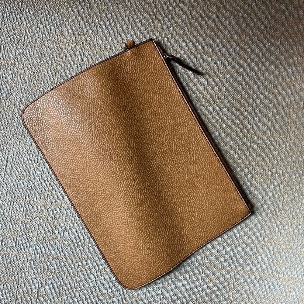 Tutilo New York Tan Faux Leather Tote Bag with Gold Accents.Brand New/Never Used - Picture 3 of 12